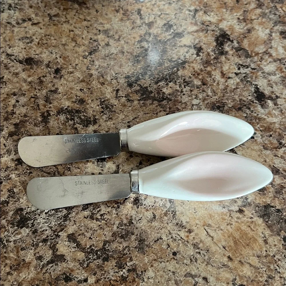 Baxter Bunny Ceramic Bowl & 2 Stainless steel Knives Spreader 3 Piece Set